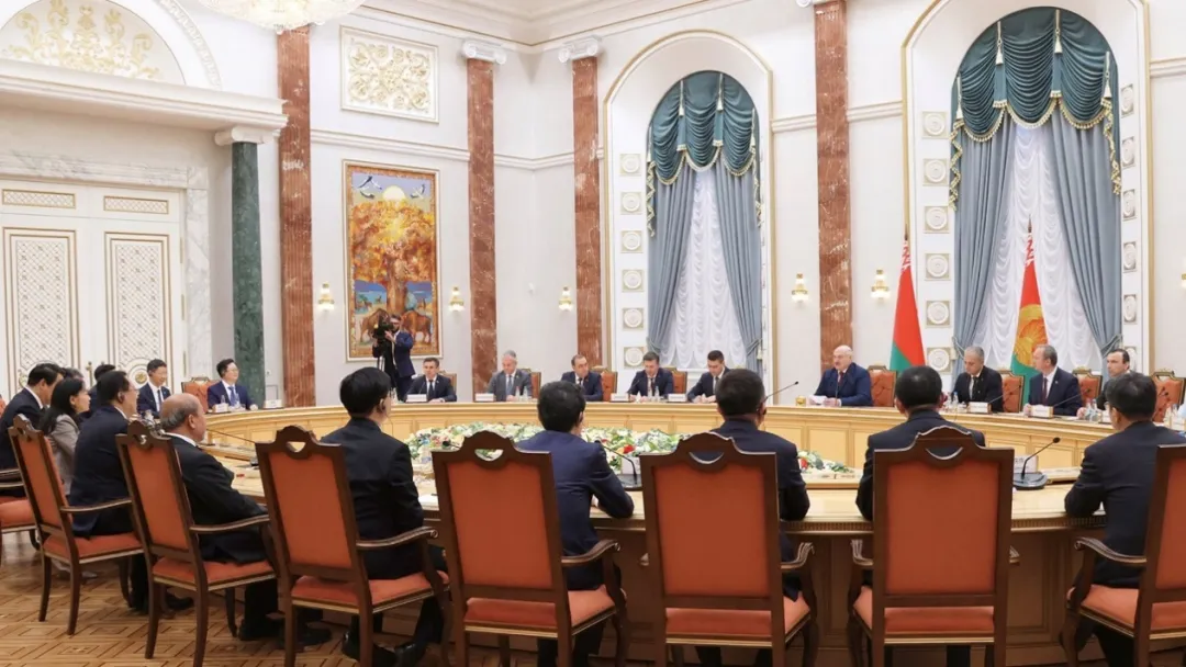 Belarus President Lukashenko Receives President Yu Miaojie from LNU and Other Presidents of Universities in China 