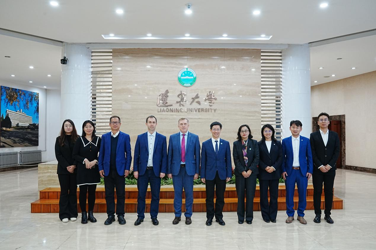 Yu Miaojie Meets Delegation from Saint Petersburg University of Management Technologies and Economics