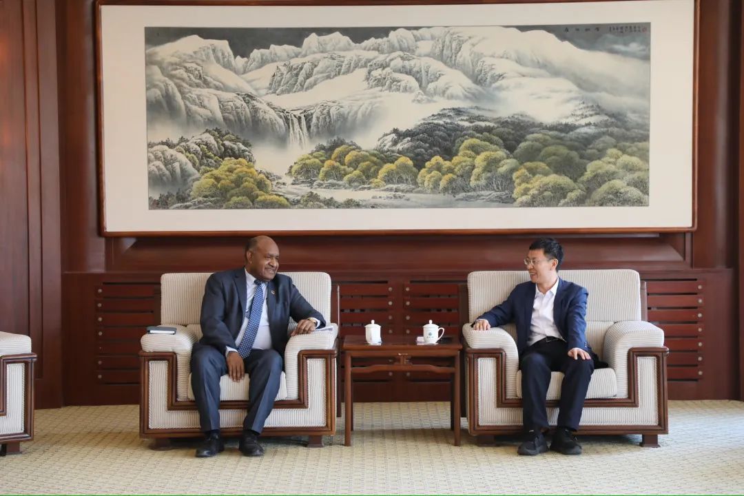 President Yu Miaojie and Vice President Huo Chunhui Meet UNESCO’s Robert Parua